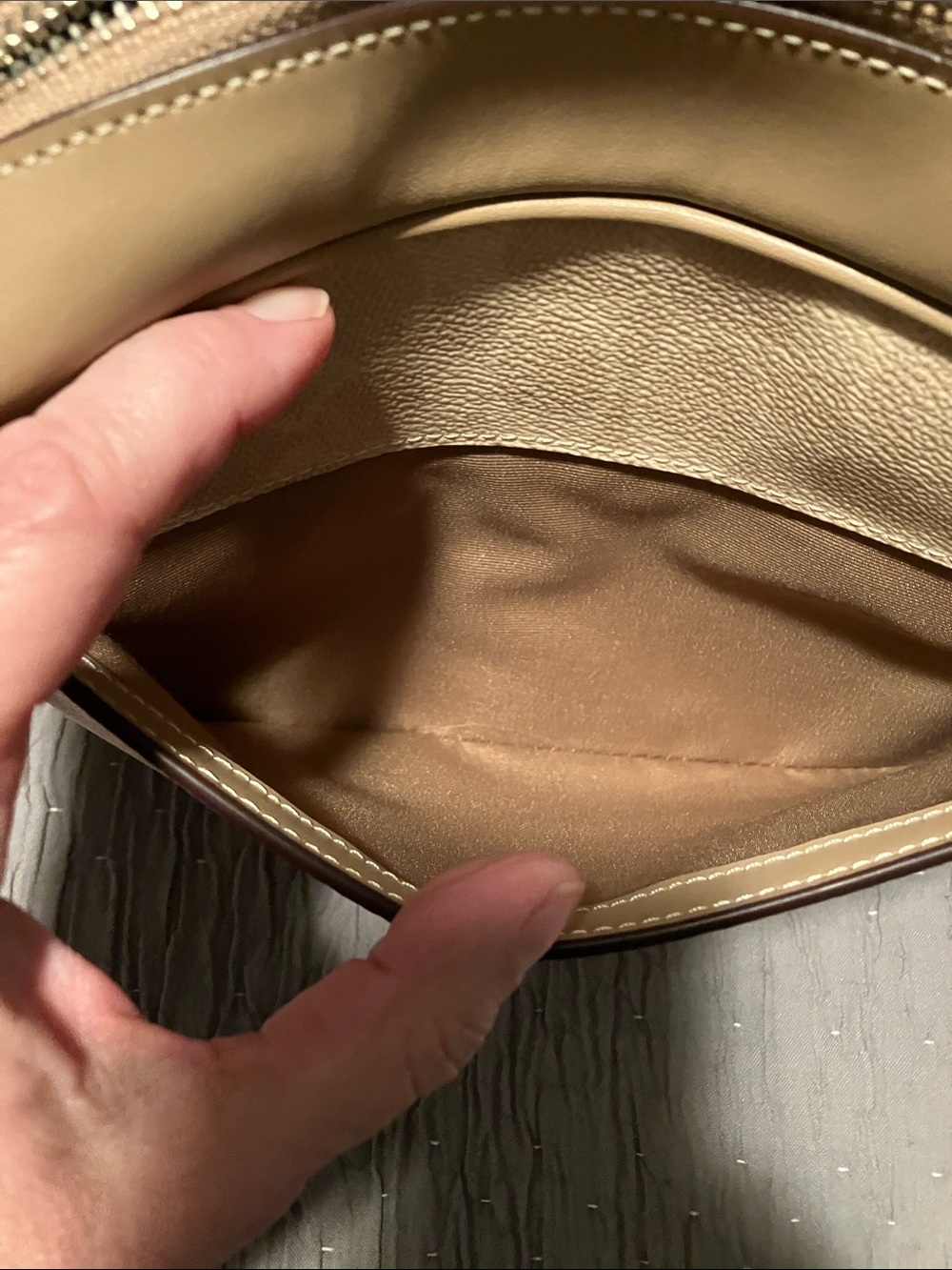 Coach Tan & Beige Signature Canvas Camera Bag. No Call-Outs. Gorgeous! NWT - Picture 9 of 16